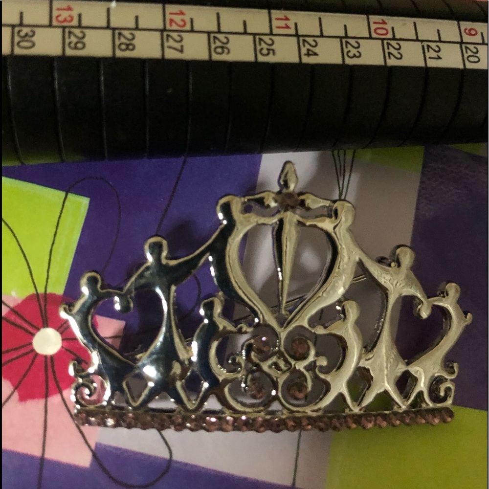 6/25$ Silver Broach Men Holding UP a woman. #Pink Saphh - Picture 3 of 11